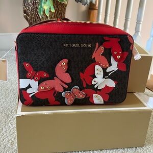 MK CROSSBODY BUTTERFLY  DK SANGRIA NEW AUTHENTIC 9x7